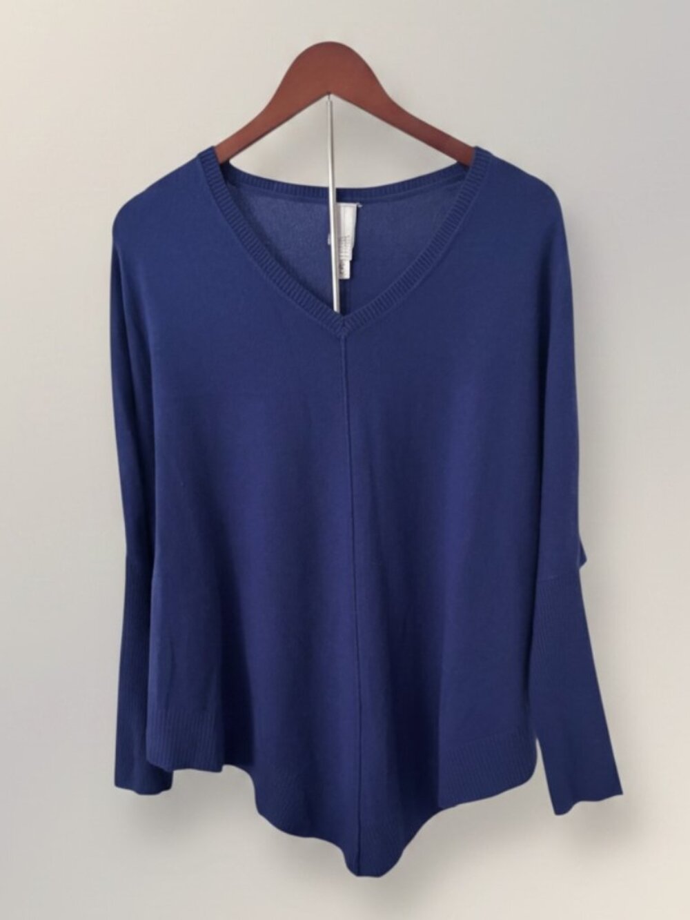 Wynne Layers V‑Neck Sweater – Navy – Women’s Small